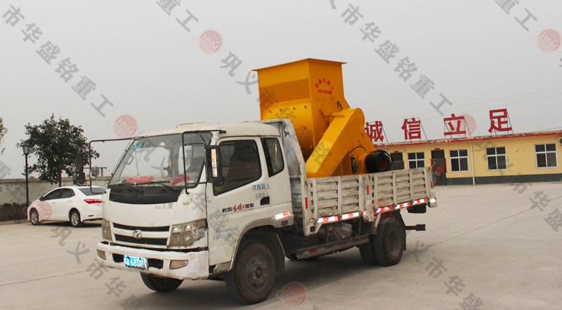 磚廠用粉碎機(jī)裝車(chē)發(fā)往福建龍巖